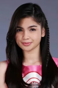 Heaven Lyan Salvador Peralejo (né le 25 novembre 1999) est une actrice philippine, mannequin et personnalité de la télévision.   Date d’anniversaire : 25/11/1999