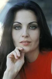Olga Karlatos est une actrice grecque, née le 20 avril 1947 à Athènes, qui a joué dans plusieurs films italiens tels que Keoma ou Mes chers amis. Elle a aussi incarné le personnage de Didon dans la télé-série L’Énéide, réalisée […]