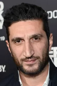 Fares Fares is a Lebanese-Swedish stage, film and television actor. He often plays starring roles in the feature films of his brother, Josef Fares.   Date d’anniversaire : 29/04/1973