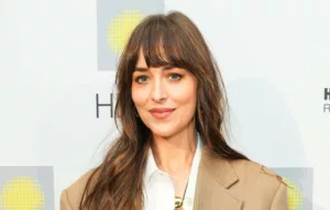 Consacrée principalement pour son rôle dans Madame Web, Dakota Johnson a récemment revu son passage dans la célèbre sitcom The Office et ne mâche pas ses mots. Elle en parle comme « du pire moment de sa vie » lors […]