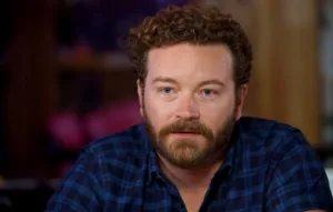 Danny Masterson, acteur majeur connu pour son rôle dans Le Show des années 70, fait actuellement face à une période sombre de sa vie. Condamné pour avoir agressé deux femmes, l’acteur a récemment été transféré dans l’établissement à sécurité maximale […]