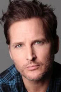 Peter Facinelli is an American actor and producer. He is best known for his role as Dr. Carlisle Cullen in the Twilight Saga.   Date d’anniversaire : 26/11/1973