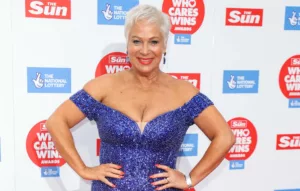 Denise Welch, mère du chanteur Matty Healy, a démenti les rumeurs de sa mort qui ont circulé sur internet, notamment après que sa page Wikipédia a été piratée pour indiquer qu’elle était décédée « des suites d’un cas de diarrhée explosive ». […]