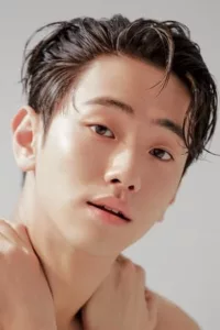 Nam Yoon Soo is a model and rising actor under the agency « Agency Garten ».   Date d’anniversaire : 14/07/1997