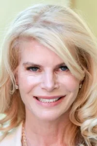 Kim Sill was born on December 8, 1963 in Tifton, Georgia as Kimberly Dawn Dawson. She is an actress and producer, and is now working as an animal rights activist.   Date d’anniversaire : 08/12/1963