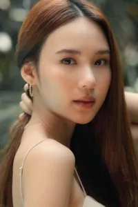 Narilya Gulmongkolpech, nicknamed Yada or Benz, is a Thai actor, singer and model from Bangkok. She is currently pursuing a bachelor’s degree in the Faculty of Communication Arts at Rangsit University. Originally named ‘Benz’ Natthida Trichaiya, she eventually changed it […]