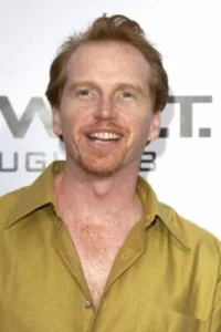 Courtney Gains (born August 22, 1965) is an American character actor best known for his portrayal of Malachai in the 1984 horror movie Children of the Corn.   Date d’anniversaire : 22/08/1965