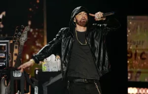 Le célèbre rappeur américain Eminem, de son vrai nom Marshall Bruce Mathers III, a demandé une ordonnance de protection contre Gizelle Bryant et Robyn Dixon, stars de la série télévisée The Real Housewives of Potomac. Ce geste fait partie d’un […]