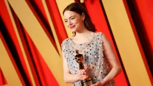 Emma Stone, actrice récompensée à deux reprises aux Oscars, continue d’impressionner avec sa brillante carrière. Après avoir été nommée meilleure actrice pour La La Land, elle a remporté le prix de la meilleure actrice aux Oscars 2024 pour son rôle […]