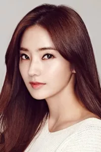 Han Chae-young (한채영) is a South Korean actress. She was born on September 13, 1980.   Date d’anniversaire : 13/09/1980