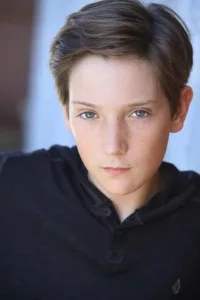 Acteur américain qui est apparu dans les Dudas légendaires et Henry Danger.   Date d’anniversaire : 09/12/2003