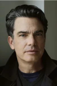 Peter Killian Gallagher (born August 19, 1955) is an American actor. Description above from the Wikipedia article Peter Gallagher, licensed under CC-BY-SA, full list of contributors on Wikipedia.   Date d’anniversaire : 19/08/1955