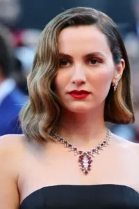 Maude Annabelle Apatow Mann (born December 15, 1997) is an American actress. She stars as Lexi Howard in the HBO drama series Euphoria (2019–present). She is the eldest daughter of filmmaker Judd Apatow and actress Leslie Mann. Apatow began her […]