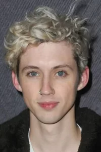 Troye Sivan Mellet (born 5 June 1995) is an Australian singer, actor and former YouTuber. Sivan portrayed the younger Wolverine in X-Men Origins: Wolverine (2009) and starred as the titular character in the Spud film trilogy. In 2017, he became […]