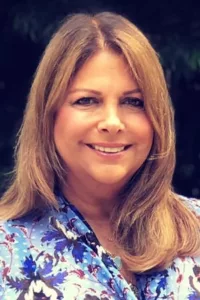 From Wikipedia, the free encyclopedia Susan Ursitti is an American actress. Ursitti graduated from St. Mary’s College and then spent several years acting in commercials, TV, film and stage. Her filmography includes Zapped!, Teen Wolf and Defense Play, as well […]