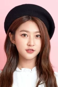 Kim Sae-ron (born July 31, 2000) is South Korean actress who best known for her roles A Brand New Life (2009) and The Man From Nowhere (2010) which she won Best New Actress at Korean Film Awards.   Date d’anniversaire […]
