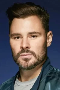 Patrick Flueger (born December 10, 1983) is an American actor, known for his lead role in the television series The 4400, and for his role on Chicago P.D.   Date d’anniversaire : 10/12/1983