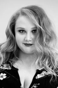 Danielle Macdonald is an Australian film and television actress, best known for her starring roles in the feature films « Every Secret Thing » and « Patti Cake$ ».   Date d’anniversaire : 19/05/1991