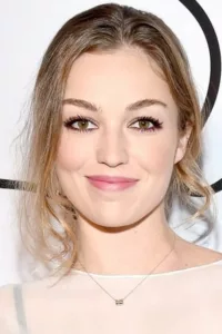 Lili Simmons is an American film and television actress and model, best known for portraying Rebecca Bowman on the television series Banshee.   Date d’anniversaire : 23/07/1993