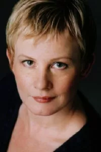 Elizabeth Saunders is a Canadian stage and screen actress and director. She holds an BFA in Acting from the University of Alberta, Edmonton, Alberta, Canada.   Date d’anniversaire : 26/09/1966