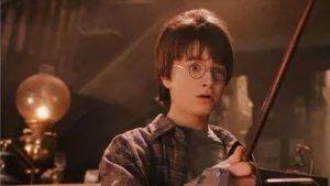 Avant la sortie des célèbres films « Harry Potter« , il y avait les romans de J.K. Rowling. Publié pour la première fois en 1997, « Harry Potter à l’école des sorciers » a ouvert la voie à une série littéraire qui, près de […]