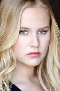 Danika Yarosh (born October 1, 1998) is an American actress. She appeared in the Showtime series, Shameless, and in the NBC series Heroes Reborn. She starred opposite Tom Cruise in Jack Reacher: Never Go Back (2016).   Date d’anniversaire : […]