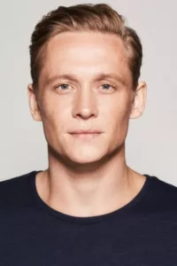 Matthias Schweighöfer (born March 11, 1981) is a German actor and filmmaker. He is best known for portraying Ludwig Dieter in Army of Thieves (2021) and Army of the Dead (2021).   Date d’anniversaire : 11/03/1981