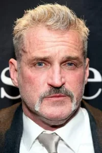 James Colby is an actor.   Date d’anniversaire : 20/09/1961