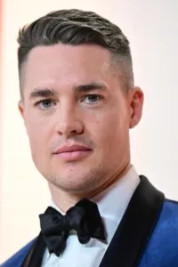 Alexander Dreymon is a German-born actor, best known for portraying Uhtred of Bebbanburg in BBC Two’s The Last Kingdom.   Date d’anniversaire : 07/02/1983