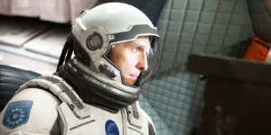 L’épopée de science-fiction de 169 minutes de Christopher Nolan, « Interstellar », devient tout aussi puissante dans un court montage vidéo d’environ huit minutes. Le film raconte l’histoire d’un groupe d’astronautes, dirigé par Joseph Cooper (Matthew McConaughey), qui voyage à travers l’espace […]