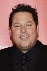Gregory Phillip « Greg » Grunberg (born July 11, 1966) is an American television actor. He is best known from starring as Matt Parkman on the NBC television series Heroes. Other notable roles included the characters Sean Blumberg on Felicity (1998–2002) and […]