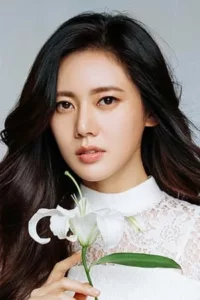 Choo Ja-hyeon (추자현), born Choo Eun-joo (추은주), is a South Korean actress.   Date d’anniversaire : 20/01/1979
