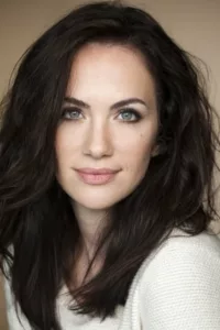 Kate Siegel (born August 9, 1982) is an American actress and screenwriter. She made her film debut in The Curse of the Black Dahlia (2007). She made her television debut in Ghost Whisperer (2009). She is best known for her […]