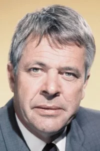 William Windom was an American actor. He is perhaps best known for his work on television, including several episodes of The Twilight Zone   Date d’anniversaire : 28/09/1923