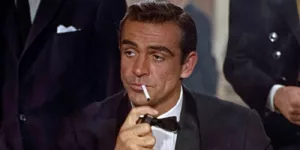 Sean Connery a échappé à la mort lors du tournage de « Dr. No ». Dans une cascade risquée, il a roulé sous une grue de chantier avec seulement quelques centimètres à perdre. D’autres acteurs de la franchise James Bond ont également […]