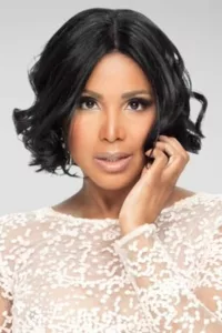 Toni Braxton (born October 7, 1967) is an American R&B singer, songwriter, actress and television personality.   Date d’anniversaire : 07/10/1966