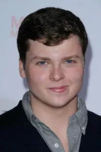 Spencer Breslin (born May 18, 1992) is an American actor and musician.   Date d’anniversaire : 18/05/1992