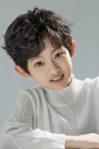 Fu Bo Han was born in Beijing and is a film and television child actor in Mainland China.   Date d’anniversaire : 16/05/2012