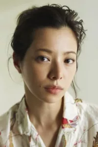 Yuki Sakurai is an actress, known for Where Florence Sleeps (2016), Tag (2015) and The Night Beyond the Tricornered Window (2021).   Date d’anniversaire : 10/02/1987
