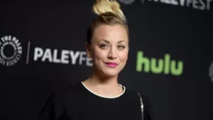 Kaley Cuoco, l’actrice de « Flight Attendant », a récemment partagé une expérience désagréable qu’elle a vécue lors d’un vol avec sa fille Matilda et son petit ami Tom. Elle a raconté que sa fille pleurait pendant le vol et que c’est […]