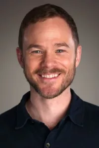 Aaron Ashmore (born October 7th, 1979) is a Canadian film and television actor. He is the identical twin brother of actor Shawn Ashmore.   Date d’anniversaire : 07/10/1979