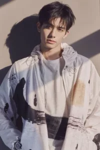 Song Weilong was born on March 25th, 1999. He is a Chinese actor and model.   Date d’anniversaire : 25/03/1999