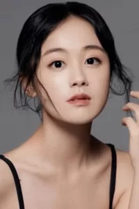 Chen Fang Tong (English name: Dawn) is a Chinese actress and host born as Lin Qianlu in Nanping, Fujian Province. She graduated from the Broadcasting and Hosting Art School of the Communication University of China. She officially entered showbiz in […]
