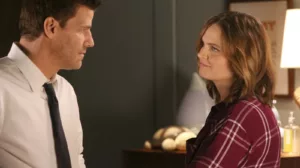 La dernière scène de la saison finale de Bones a provoqué les larmes d’Emily Deschanel. Comparée à son patron dans le monde réel, Bones aimait ses « squinterns » (stagiaires) et elle a fini par exprimer ses émotions en leur disant adieu. […]