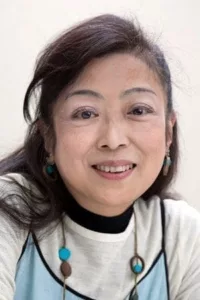 Ako Mayama (né sous le nom de Yasuyo Kawando) est une actrice de voix actuellement affiliée au bureau de Kenyu, et précédemment affilié à Baobab Production.   Date d’anniversaire : 15/11/1958