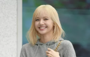 La renommée internationale Lisa, artiste rappeuse thaïlandaise et membre emblématique du groupe féminin de K-pop BLACKPINK, entamera une nouvelle aventure artistique en faisant ses premiers pas dans le monde de l’acting. En effet, elle nous gratifiera de ses talents d’actrice […]