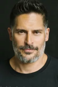 Joe Manganiello is an American actor. He played Flash Thompson in the Spider-Man film series, and had recurring roles on How I Met Your Mother and One Tree Hill as well as True Blood.   Date d’anniversaire : 28/12/1976