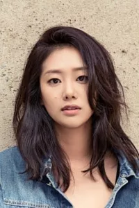 Hyun Jyu-ni (born August 1, 1985), previously known under the stage names Juni or Ju-an, is a South Korean singer and actress.   Date d’anniversaire : 01/08/1985