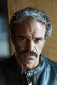 Steven Ogg is a Canadian film and television actor and voice artist, best known for voicing Trevor Philips in the video game « Grand Theft Auto V » and his recurring television appearances in « The Walking Dead » and « Westworld ».   Date d’anniversaire […]
