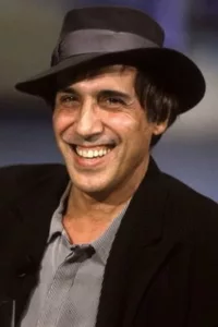 Adriano Celentano, né le 6 janvier 1938 à Milan (Italie), est un auteur-compositeur-interprète, chanteur, acteur, réalisateur, scénariste et présentateur italien. En Italie, il est surnommé «Il Molleggiato» (l’homme monté sur ressorts) ou «L’Urlatore» (l’homme qui hurle). Artiste majeur de la […]